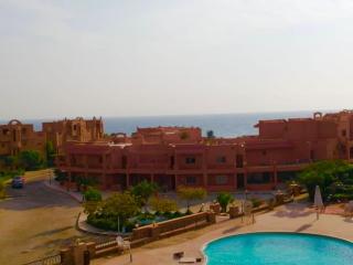 شالية على البحر والبسين بالعين السخنة بقرية امباير ريزورت - Ain Sokhna - 4