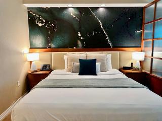 Stunning Balcony Strip View MGM Signature * Free Valet - Las Vegas - 4
