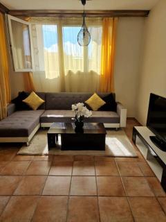 Porte de Genève l T4 l Spacieux & Calme - 1