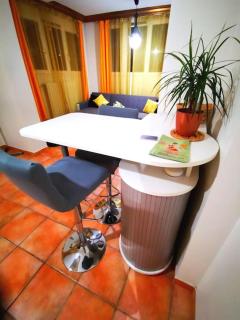 Porte de Genève l T4 l Spacieux & Calme - 2