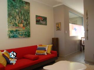 Unique 2Bed Home 100M to Beach - 5