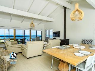 Stunning Views & Renovated Beach Chic - 9