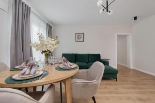 Beautiful 3-Bedroom Apartment Gwiaździsta 18 by Noclegi Renters - Breslavia - 3