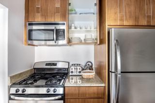 UES Studio w Gym Doorman Balcony Stunning Roof NYC-504 - New York - 5