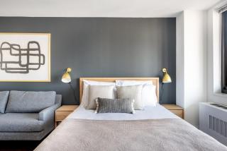 UES Studio w Gym Doorman Balcony Stunning Roof NYC-504 - 3