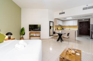 Amazing Studio with Balcony & Beach access-RAK - Ras al Khaimah - 2