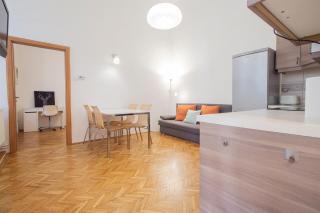 Two Bedroom Apartment at Basilica - Budapest - 9