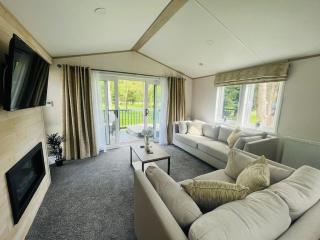 Hideaway Retreat with Hot Tub - York - 2