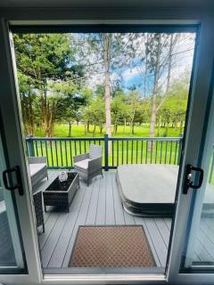 Hideaway Retreat with Hot Tub - York - 1
