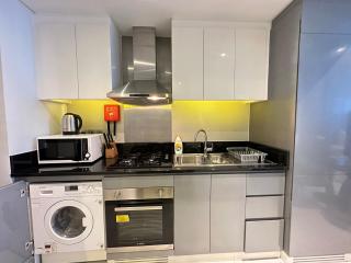 Business Bay Modern studio with a Canal view at DAMAC Maison Prive 1616 - 5