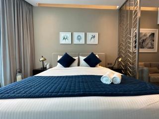 Business Bay Modern studio with a Canal view at DAMAC Maison Prive 1616 - Dubai - 9