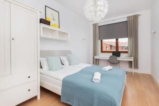 Neptun Park Spacious 3-Bedroom Apartment by Noclegi Renters - Danzig - 9