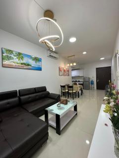 Căn hộ 2 phòng ngủ gần sân bay TSN - 2