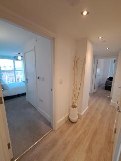 Luxury New 2 Bed/2 Bathroom Flat With Balcony - Edgware - 4