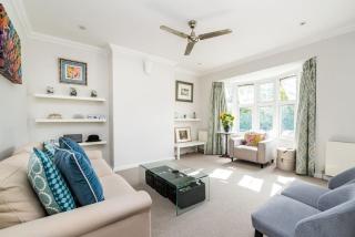 Modern 2-Bed Flat Near Tube in Vibrant Brixton - 0
