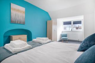 Exquisite 3-Bedroom, Newly Renovated, Sleeps 6 - 7