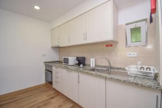 Apartamento Ensolarado com terraço - 10 minutos da praia - Parede - 4