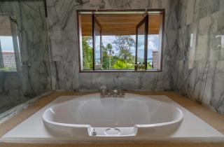 Aoyon Beach, a 5-bedroom Thai-style villa with stunning sea views, 50 meters direct beach access, free maid, - 5