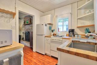 Creekside Cabins - The Getaway - 2