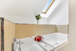 Comfortable 3-Bed Dormer Bungalow Family & Business Friendly - Thringstone - 5