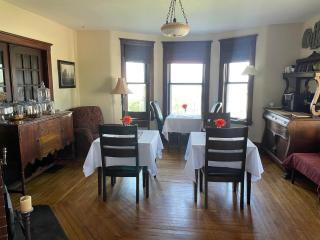 Awakenings Inn - Montague - 5