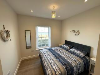 Beachfront Bliss Apartment - Near Hythe - On Beach Seafront - Private Parking - Dymchurch - 3