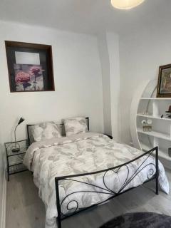 Cosy Apartment In paris - 8