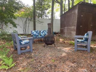 Cute ranch house, less than 1 mile to downtown and skidmore. 2 miles to the track and SPAC - Saratoga Springs - 5