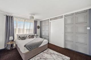 Frencham stylish Long Stay with Hot Tub - 9