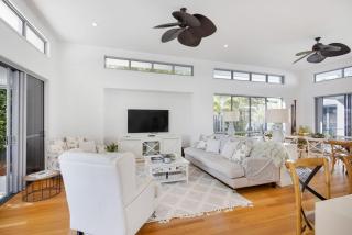 Hampton Beach House on the Waterfront - Buddina - 1
