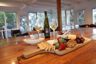 Whispering Gums - Ocean Views, Pet Friendly, EV UNIT 7kW for electric cars, Sleeps 7 - Lorne - 3