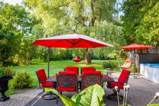 Nature Oasis Bar Room - Dundas - 9