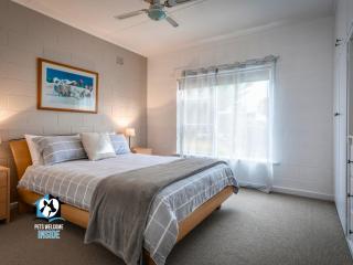 Renovated 3BR One Street to Beach - 4