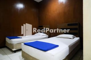 RedDoorz at Sparkling Hotel Surabaya - Surabaia - 9