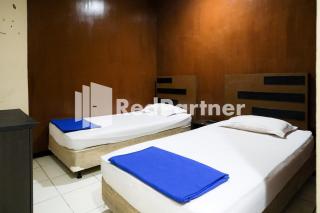RedDoorz at Sparkling Hotel Surabaya - Surabaia - 0