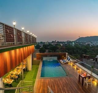 Pax Hotel Grand Blue 3 min walk from Udaipur city Railway Station - 4