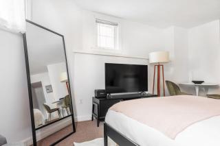 Back Bay Studio steps from Newbury T BOS-557 - 7