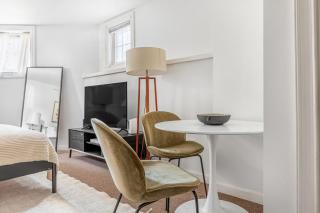 Back Bay Studio steps from Newbury T BOS-557 - 6