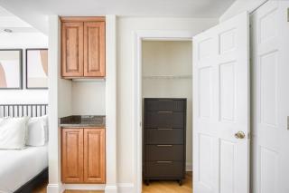 Gold Coast Studio w Doorman Gym 2 blocks to L CHI-553 - 1