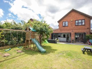 Gorgeous Family Home Near River Thames-Old Windsor - Pass the Keys - 0