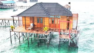 Derawan Fisheries Cottage - - 0