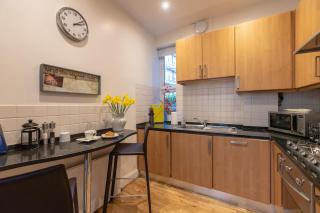 The Wanderlust - 1 Bedroom Apartment l Sleeps 4 with Sofa Bed l Prime Location plus Free WiFi l Perfect for Business & Leisure Travelers l 15percent Off Weekly & 20percent Off Monthly Stays! - Londres - 2