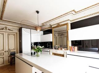 Veeve - Classical Features in the 9th - Paris - 2