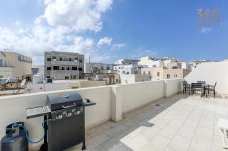 BBQ area, 2BR penthouse with large spaces & WIFI by 360 Estates - 6