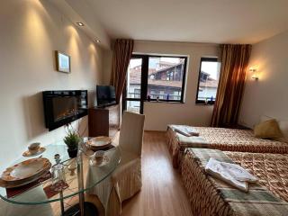 South Facing Bright Mountain View Penthouse - 2 balconies, 300mbps WIFI, washer - 2