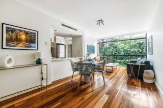 Parisian Chic meets South Yarra's Vibrant Locale - Melbourne - 6