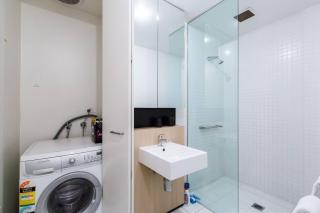 Southside St Kilda Seclusion with Balcony and Parking - 4