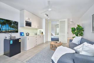 Chic Resort Living at Luxury Beach Club and Spa - Palm Cove - 8