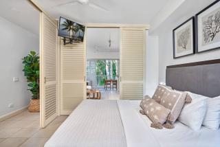 Chic Resort Living at Luxury Beach Club and Spa - Palm Cove - 3
