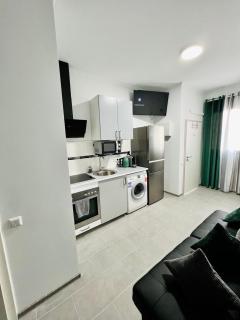 Neuwertiges Apartment mit schnellem WLAN, Netflix, Glasfaser, Kostenlose Privatparkplatz auch für Transporter geeignet R21 - 1